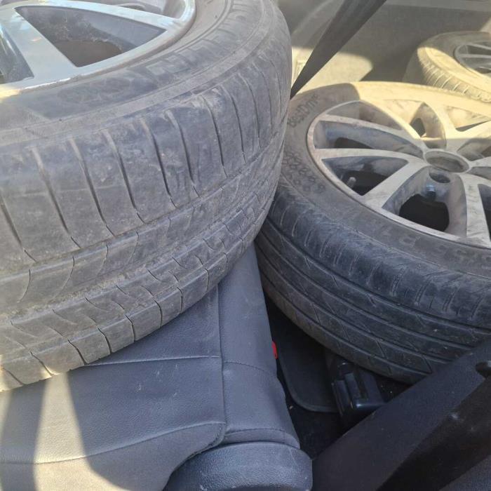 VOLKSWAGEN Touran 2015