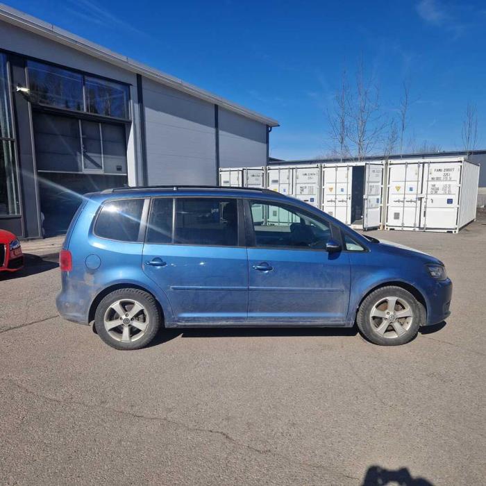 VOLKSWAGEN Touran 2015