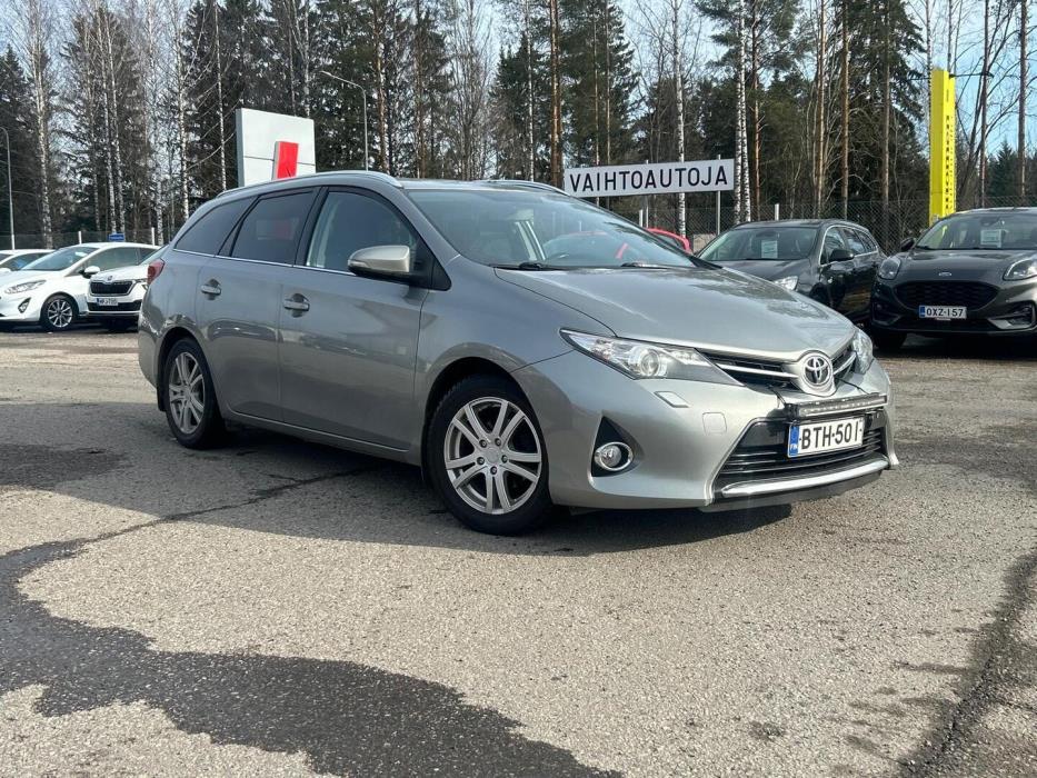 TOYOTA Auris 2015