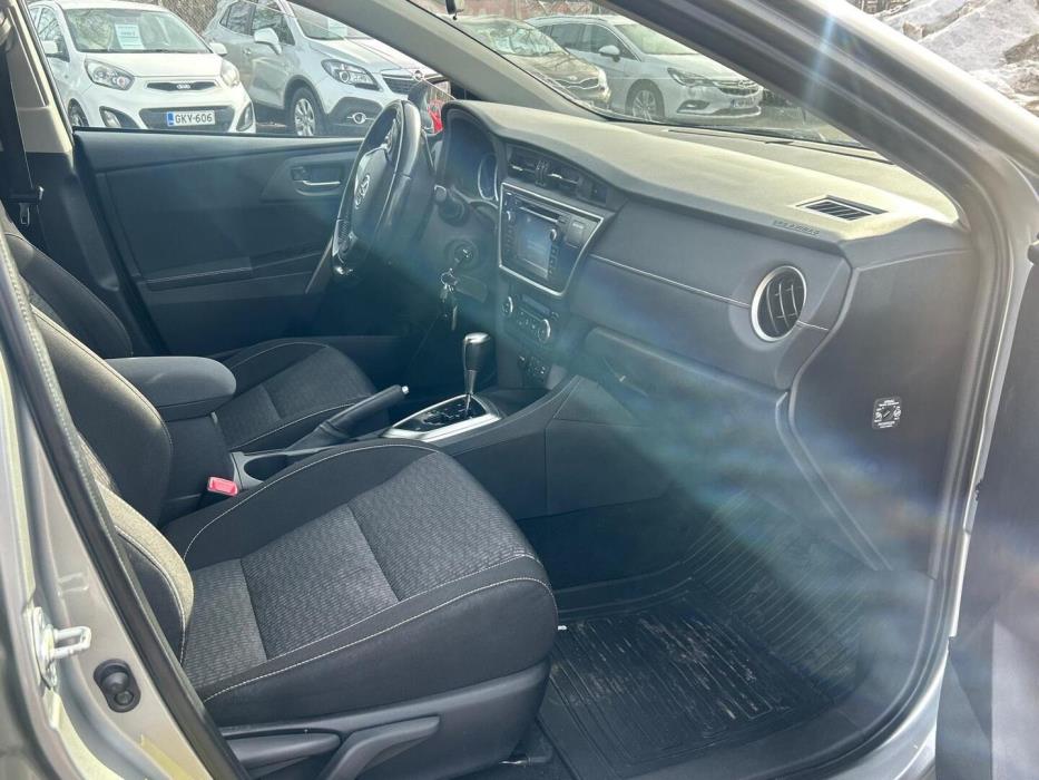 TOYOTA Auris 2015
