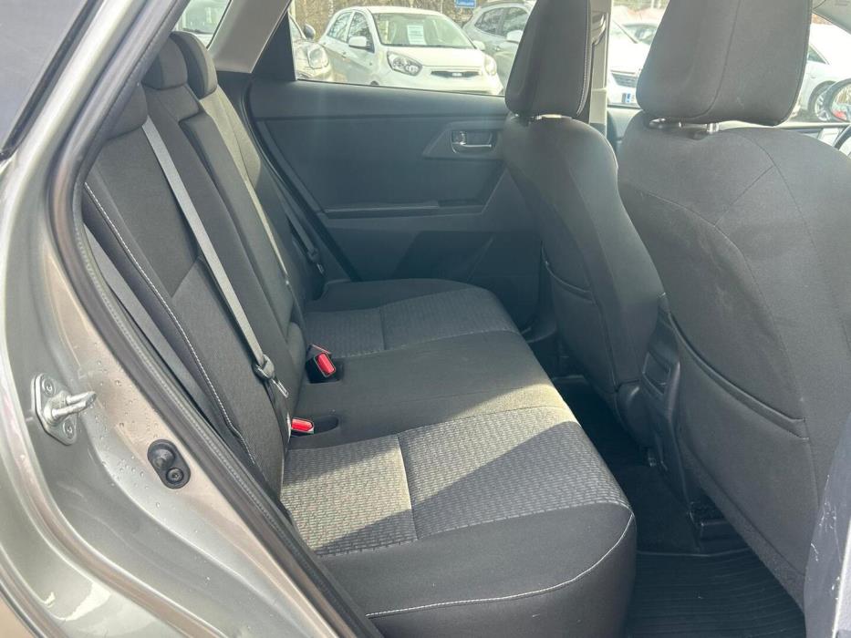 TOYOTA Auris 2015