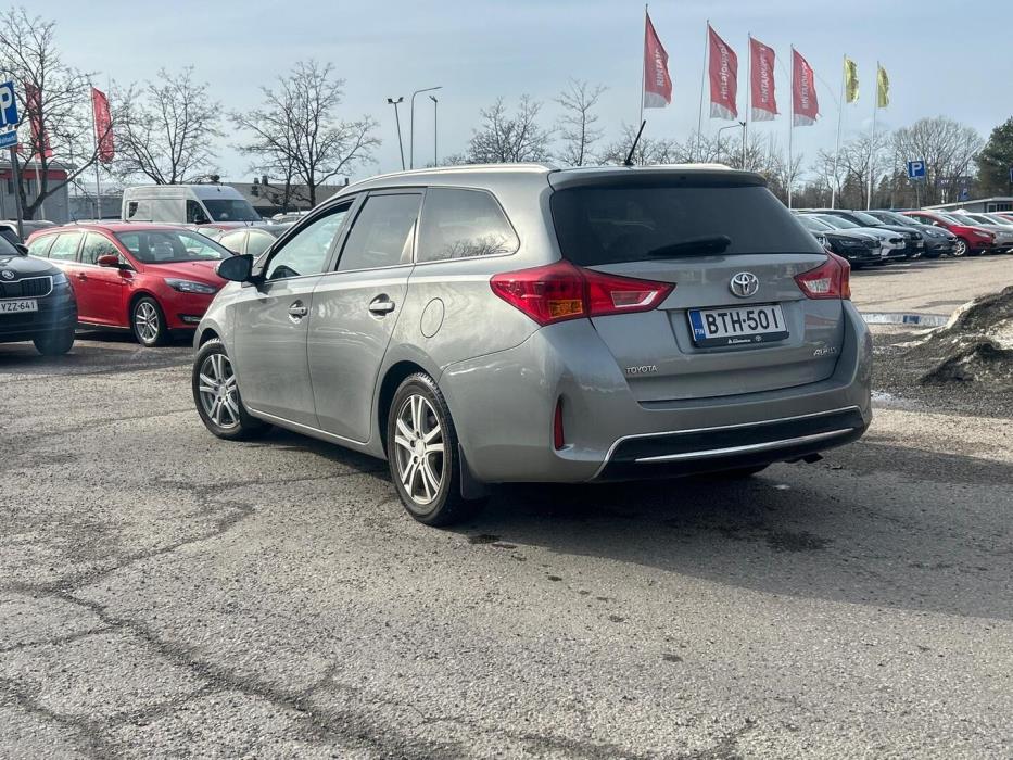 TOYOTA Auris 2015