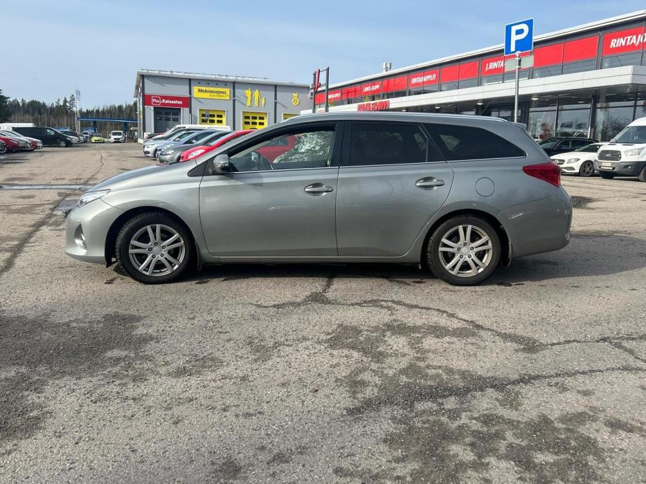 TOYOTA Auris 2015