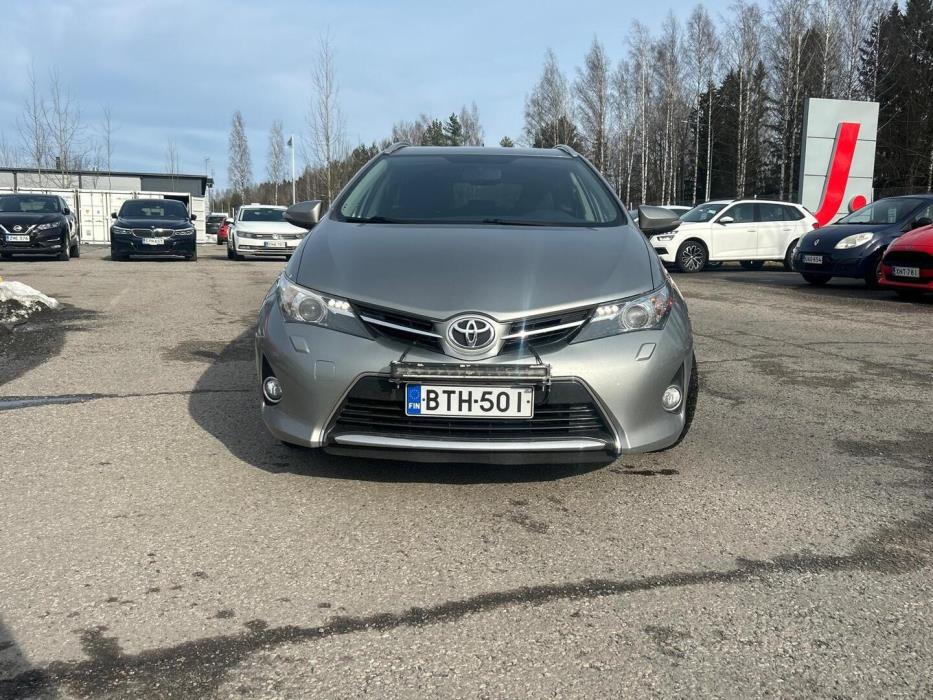TOYOTA Auris 2015