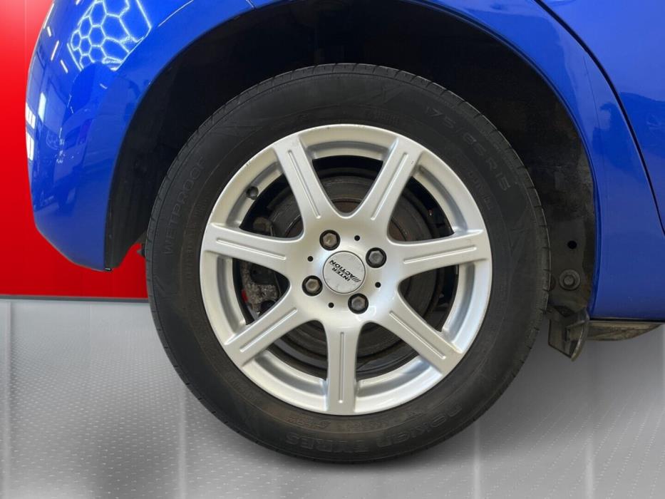 TOYOTA Yaris 2017