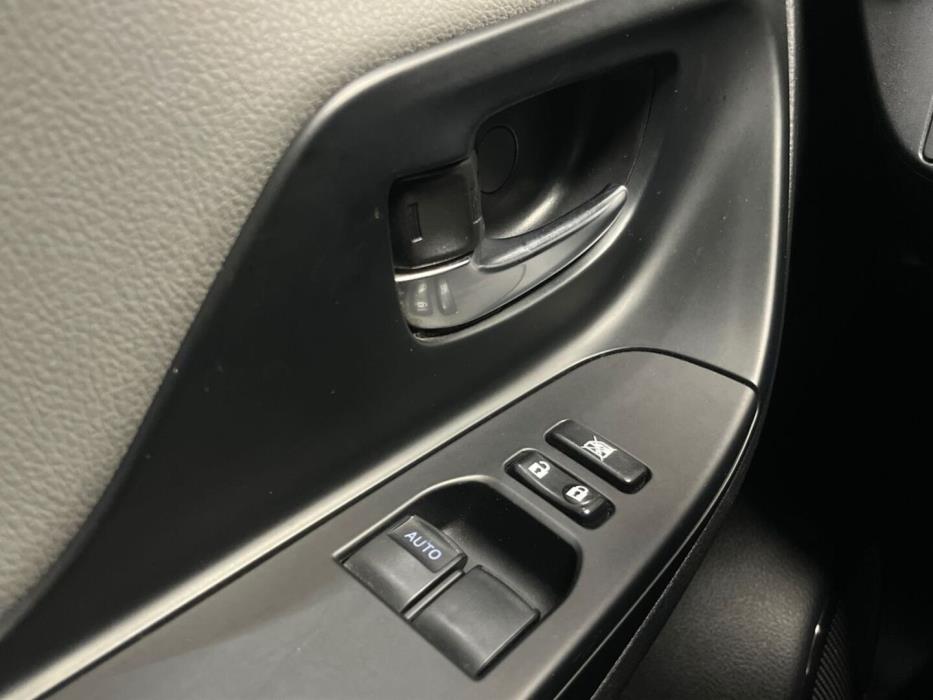 TOYOTA Yaris 2017