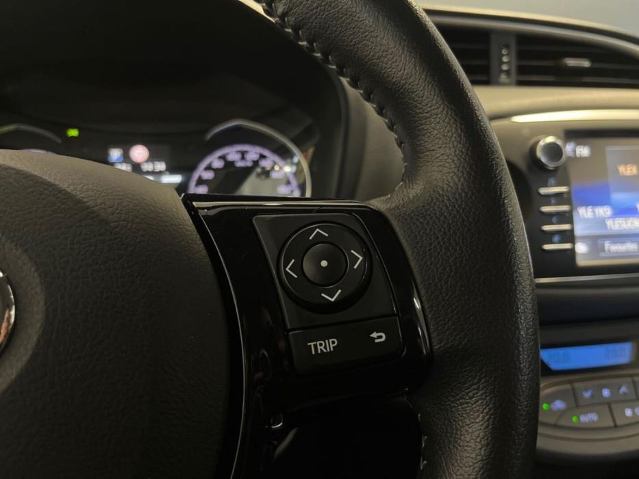 TOYOTA Yaris 2017