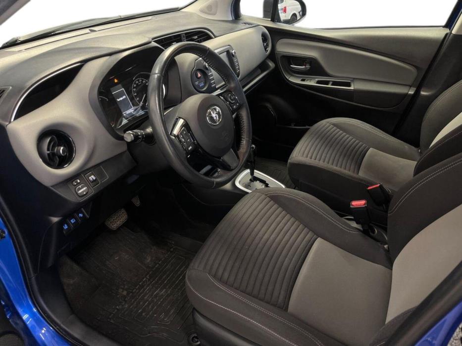 TOYOTA Yaris 2017