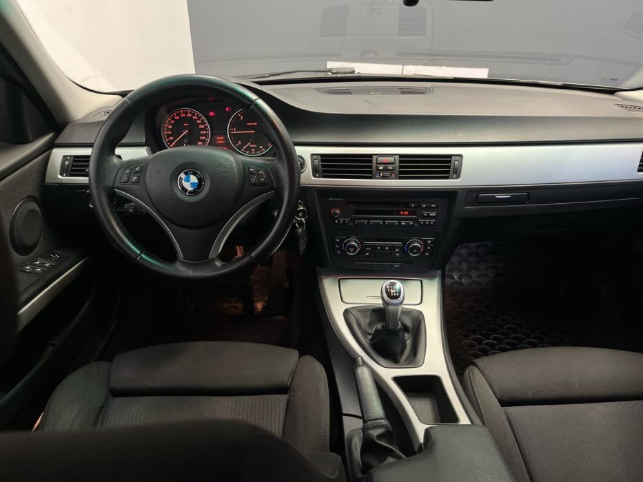 BMW 318 2011