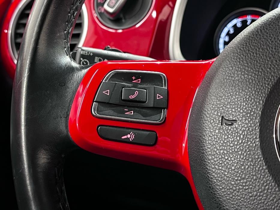 VOLKSWAGEN Beetle 2015