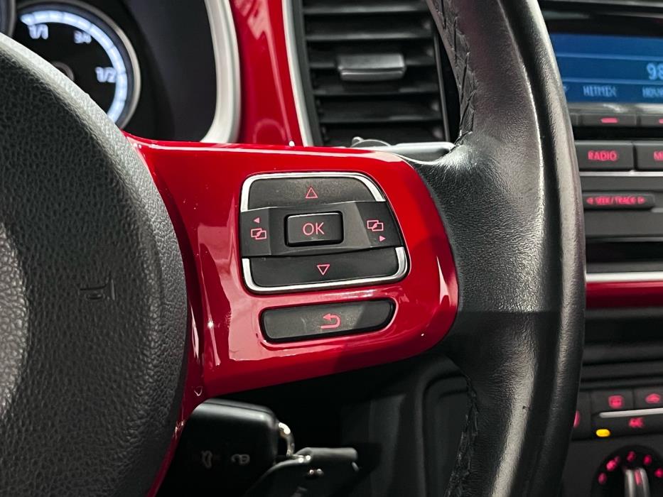 VOLKSWAGEN Beetle 2015