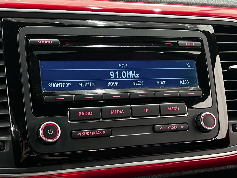 VOLKSWAGEN Beetle 2015