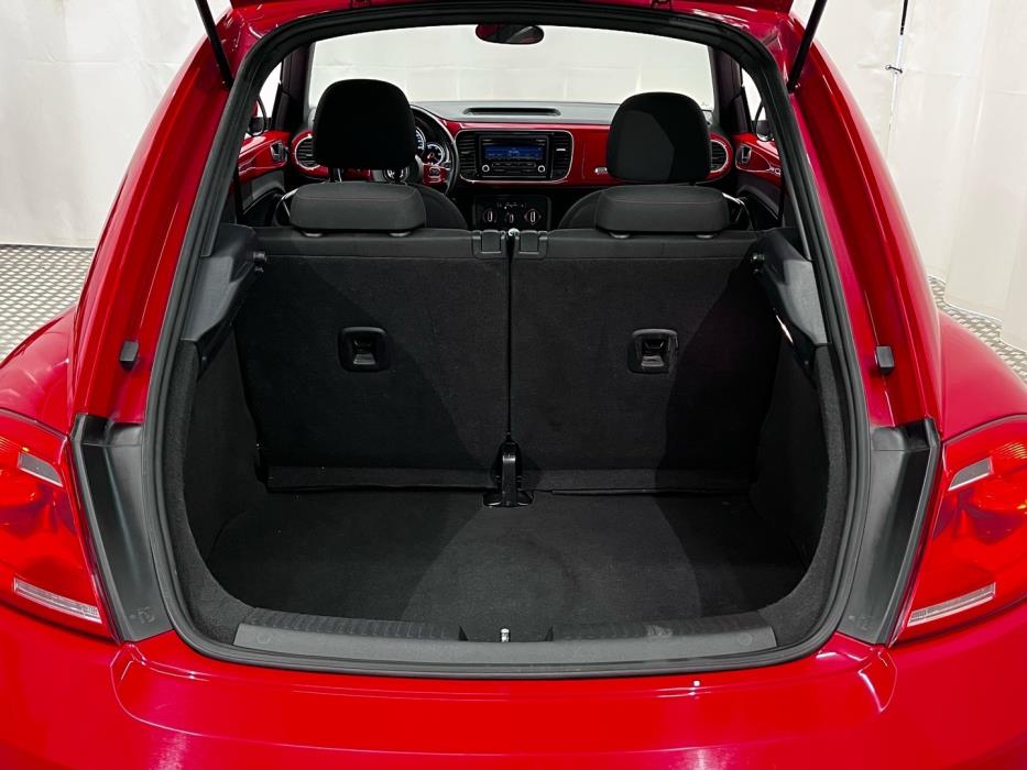 VOLKSWAGEN Beetle 2015