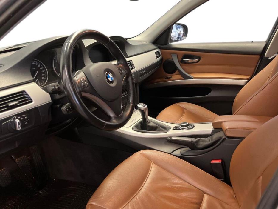 BMW 320 2011
