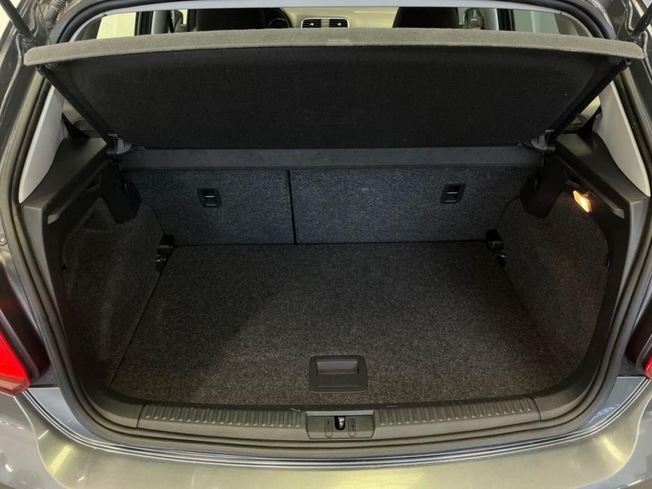VOLKSWAGEN Polo 2014