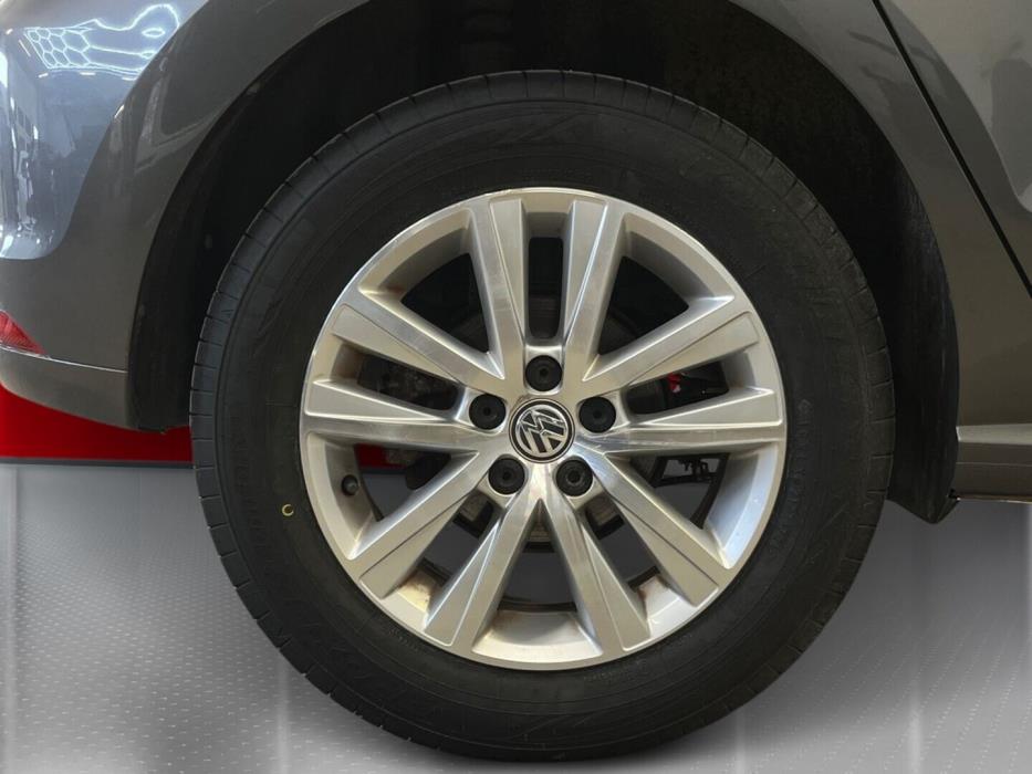 VOLKSWAGEN Polo 2014
