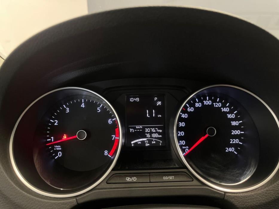 VOLKSWAGEN Polo 2014