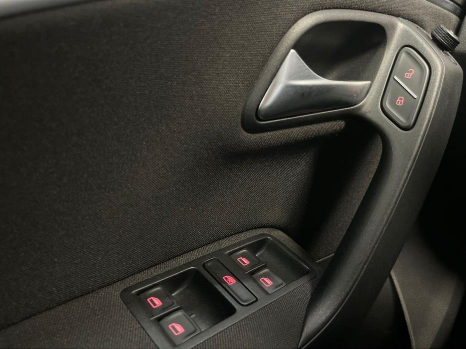 VOLKSWAGEN Polo 2014
