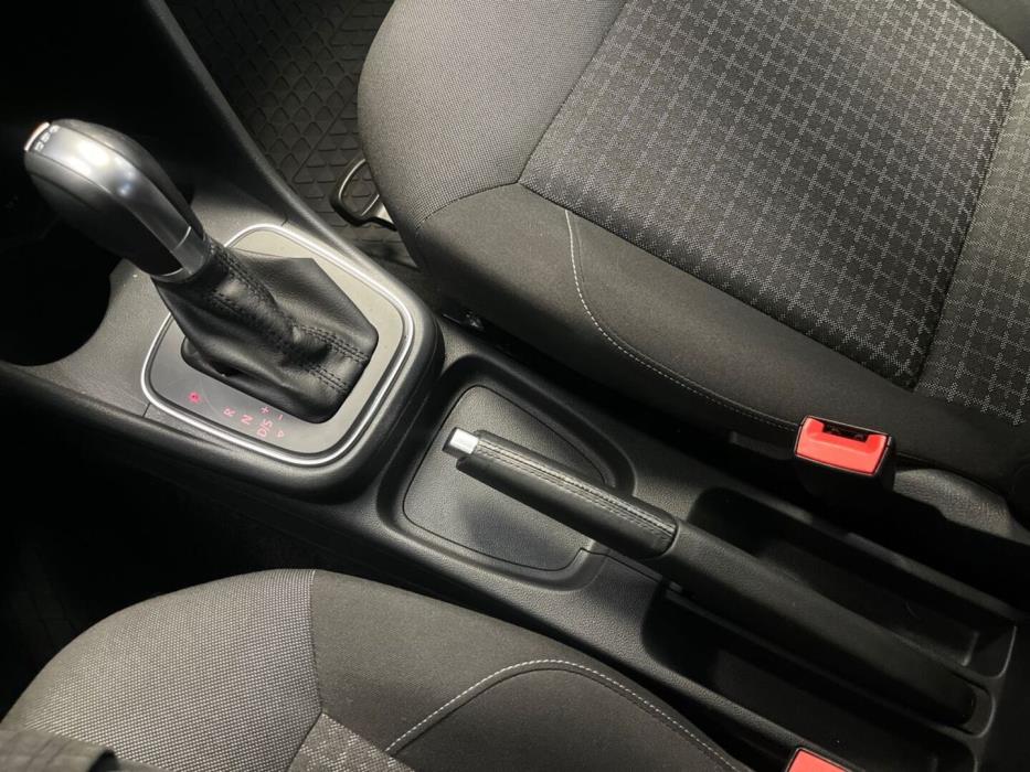 VOLKSWAGEN Polo 2014