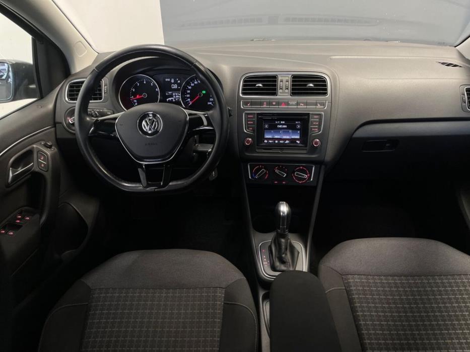 VOLKSWAGEN Polo 2014