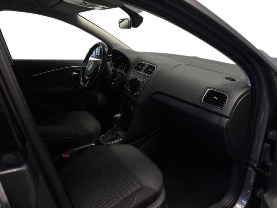 VOLKSWAGEN Polo 2014