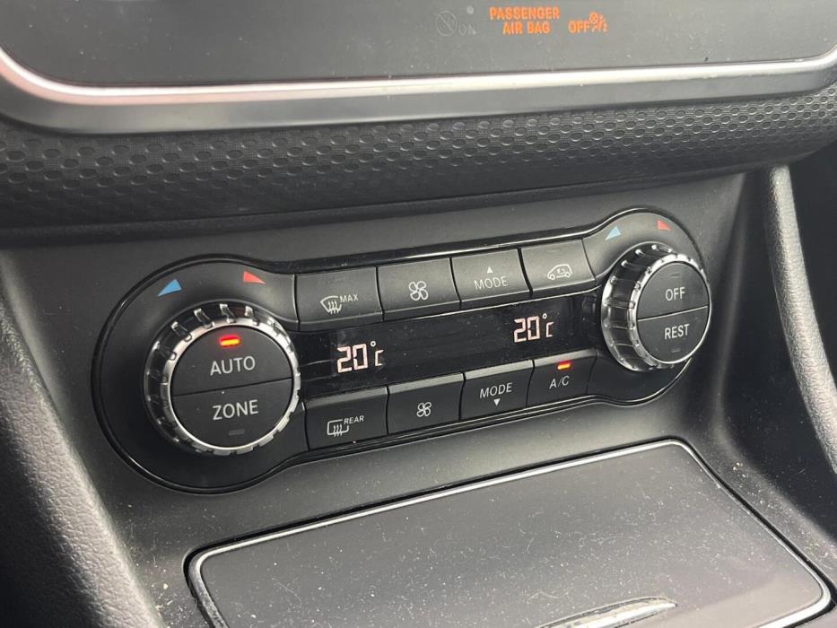 MERCEDES-BENZ A 2017