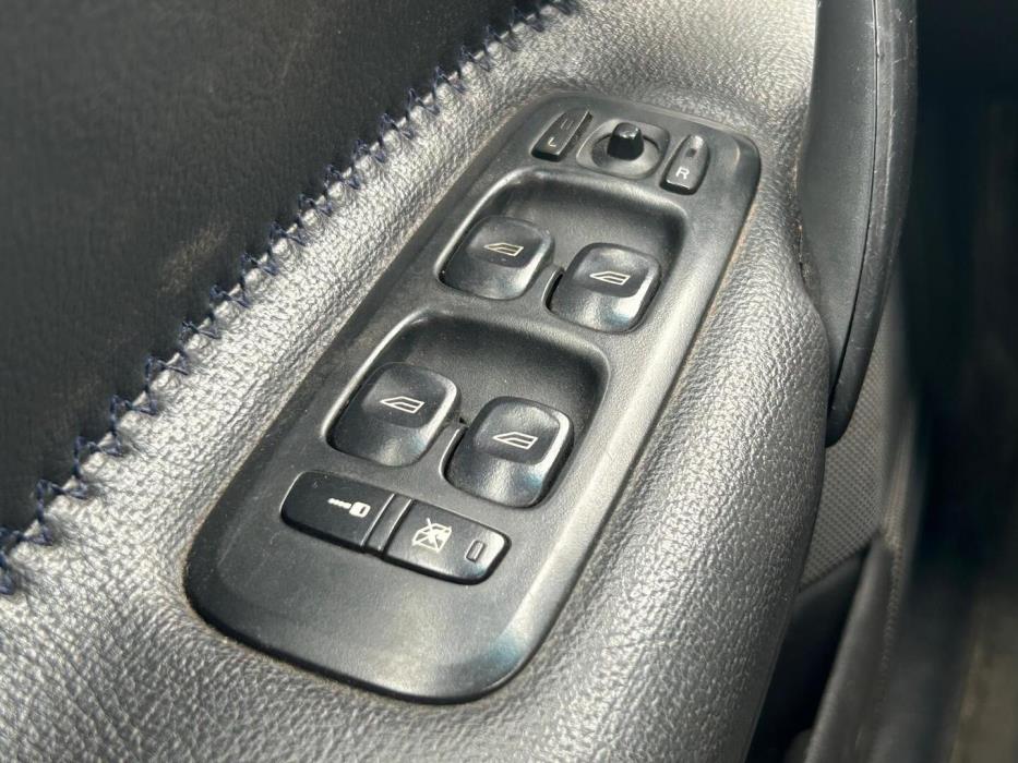 VOLVO XC70 2003