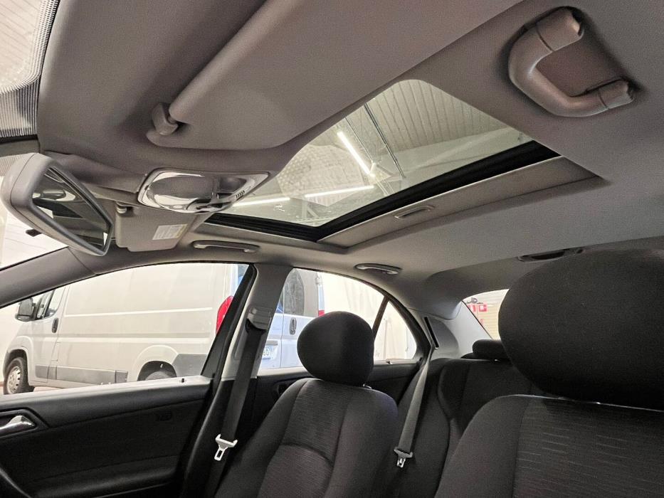 MERCEDES-BENZ C 2005