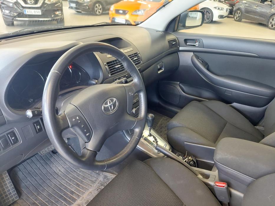 TOYOTA Avensis 2005