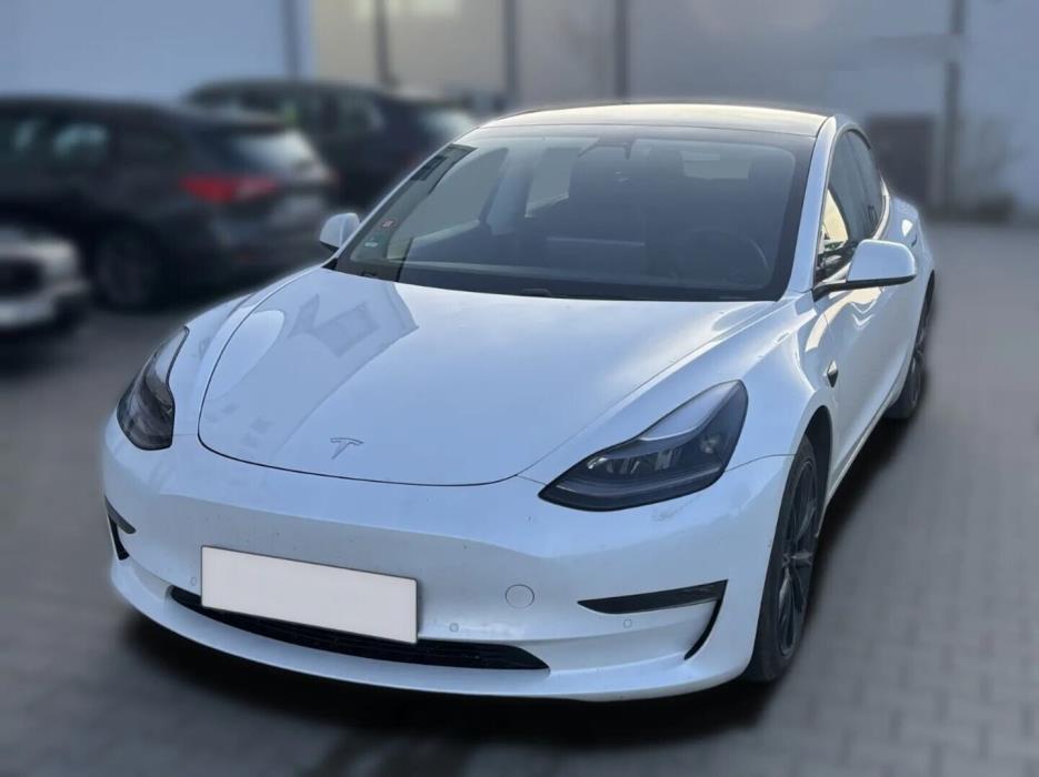 TESLA Model 3 2021
