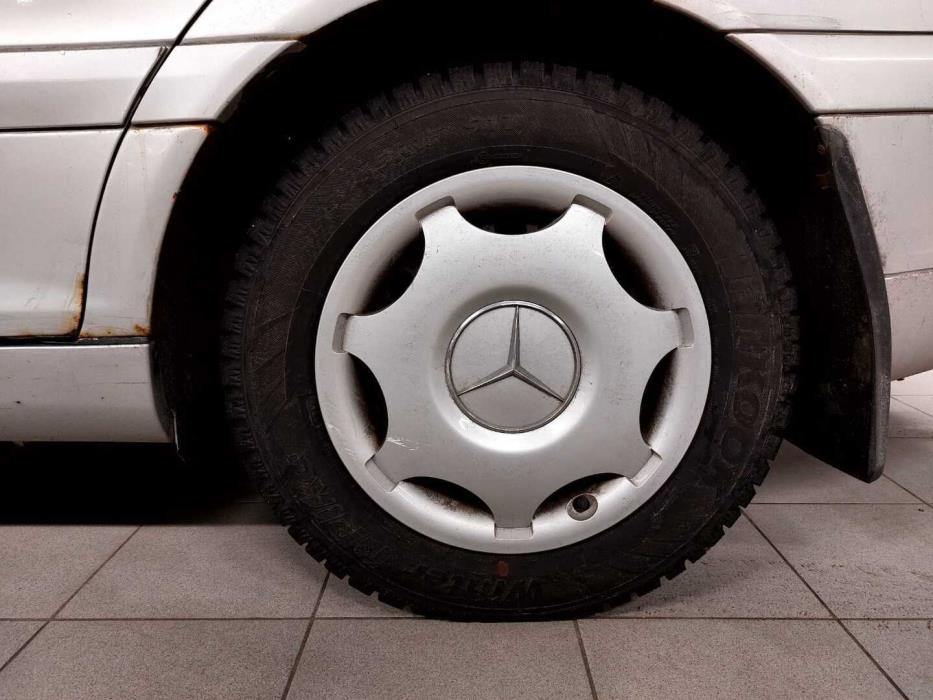 MERCEDES-BENZ C 2002