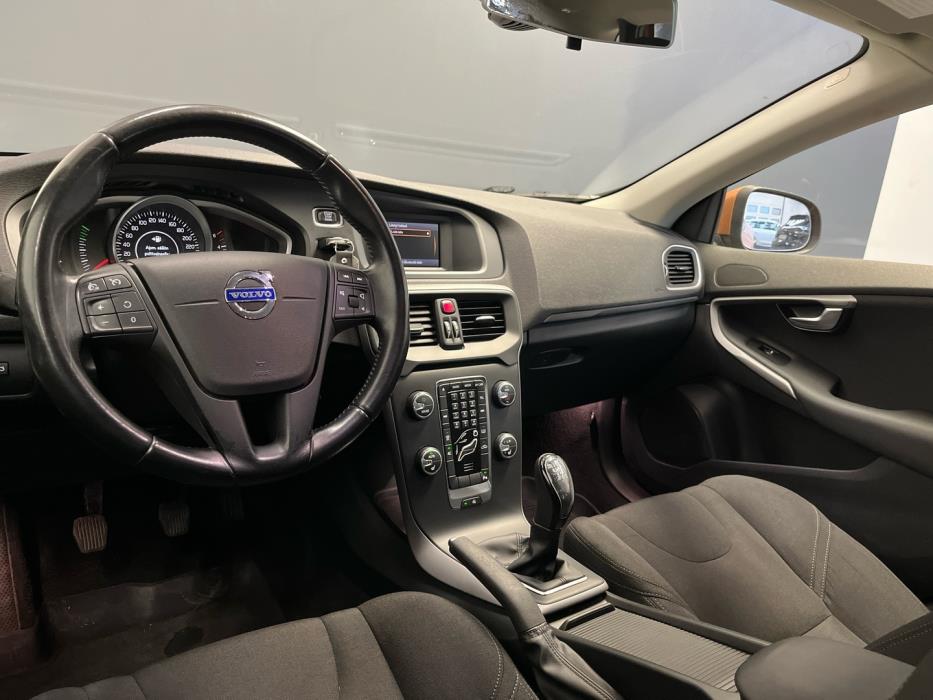 VOLVO V40 2014
