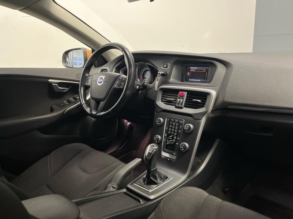 VOLVO V40 2014