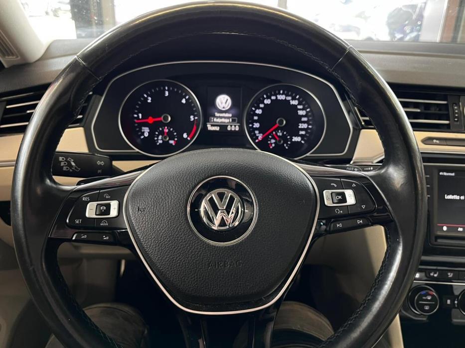 VOLKSWAGEN Passat 2016