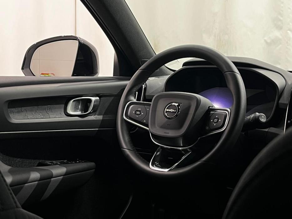 VOLVO XC40 2023