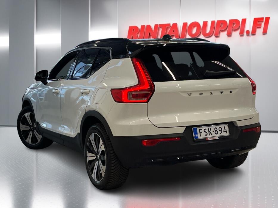 VOLVO XC40 2023