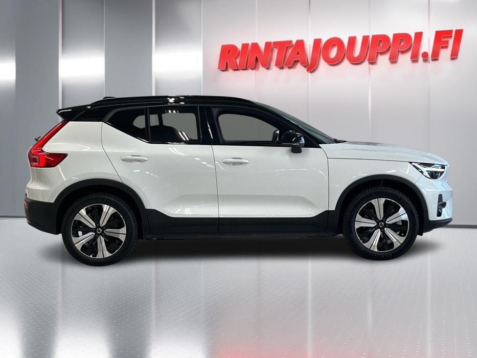 VOLVO XC40 2023