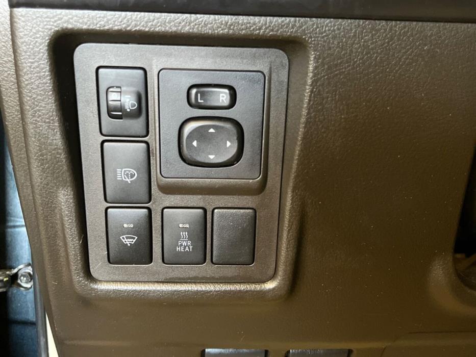 TOYOTA Land Cruiser 2013