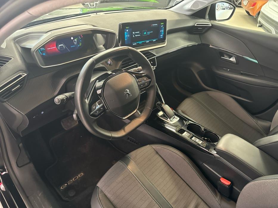 PEUGEOT e-208 2021
