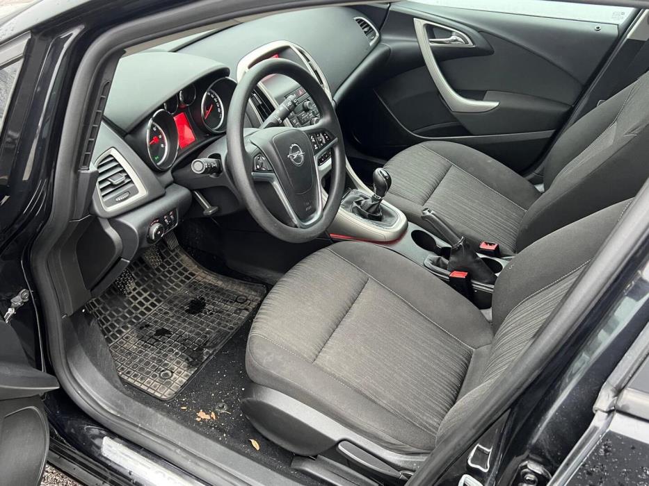 OPEL Astra 2011