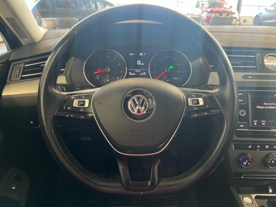 VOLKSWAGEN Passat 2017