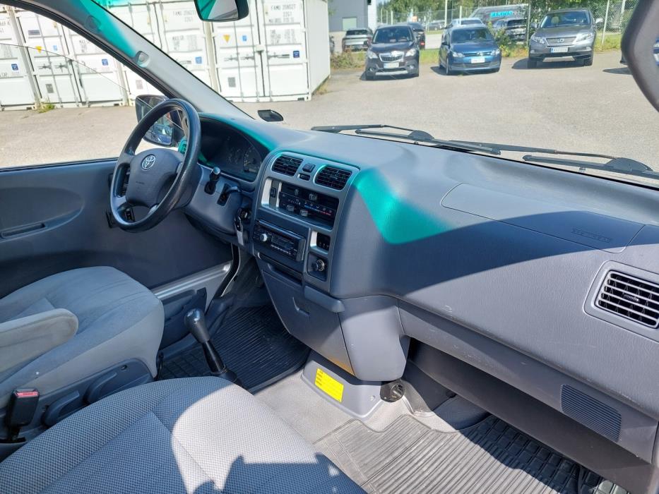 TOYOTA Hiace 2009