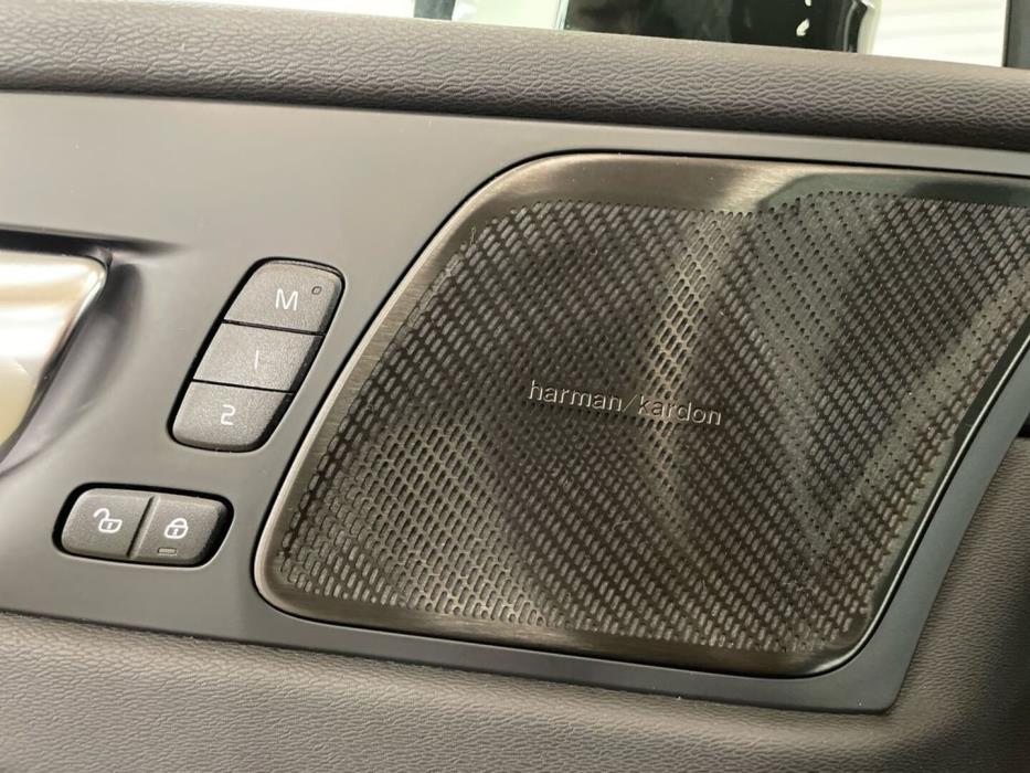 VOLVO XC60 2022