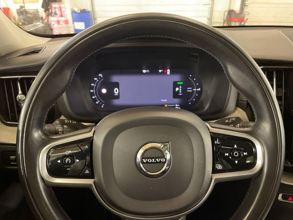 VOLVO XC60 2022