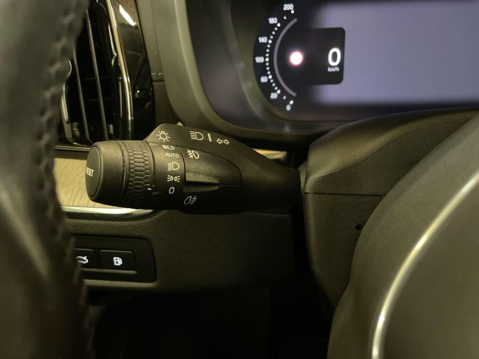 VOLVO XC60 2022