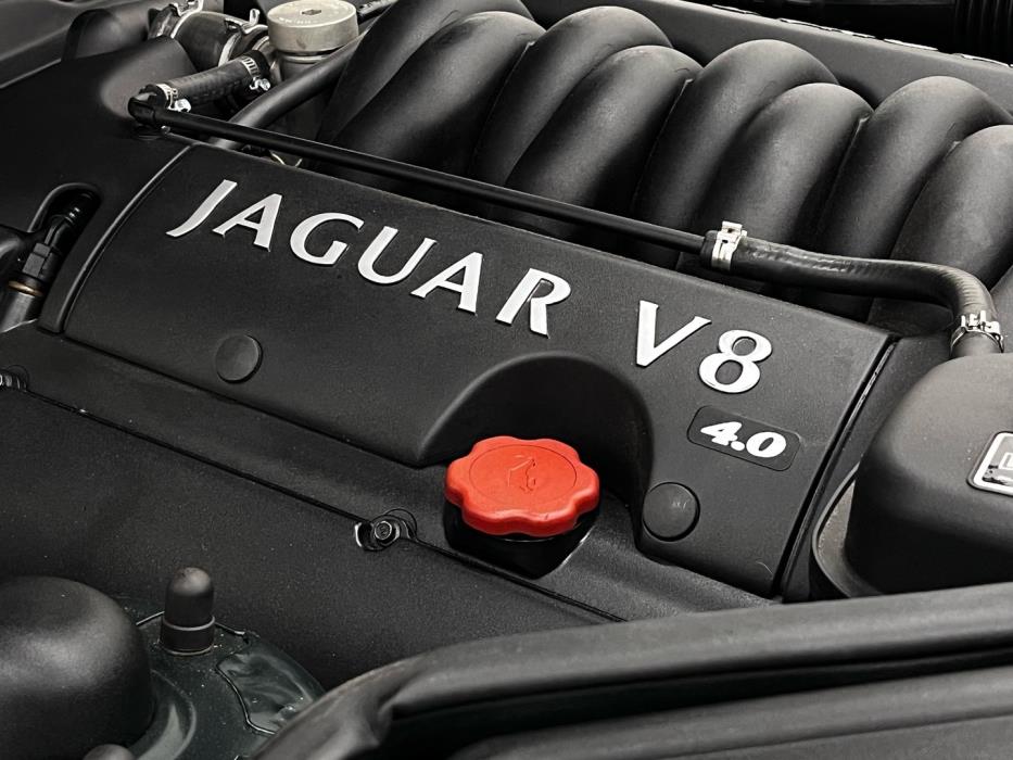 JAGUAR XK8 2001