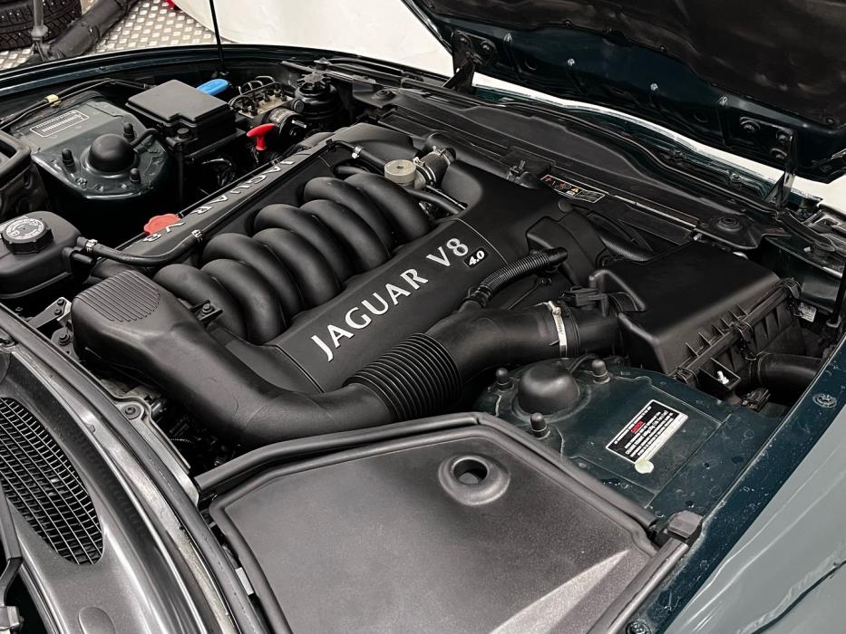 JAGUAR XK8 2001