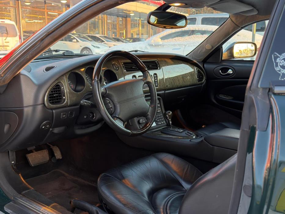 JAGUAR XK8 2001
