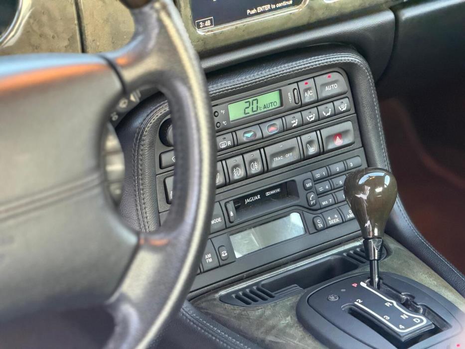 JAGUAR XK8 2001