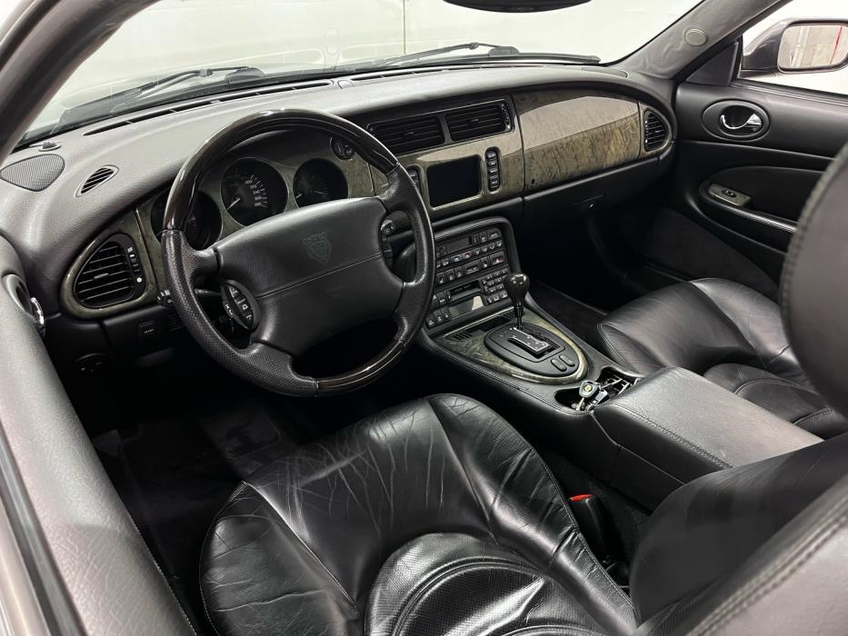 JAGUAR XK8 2001